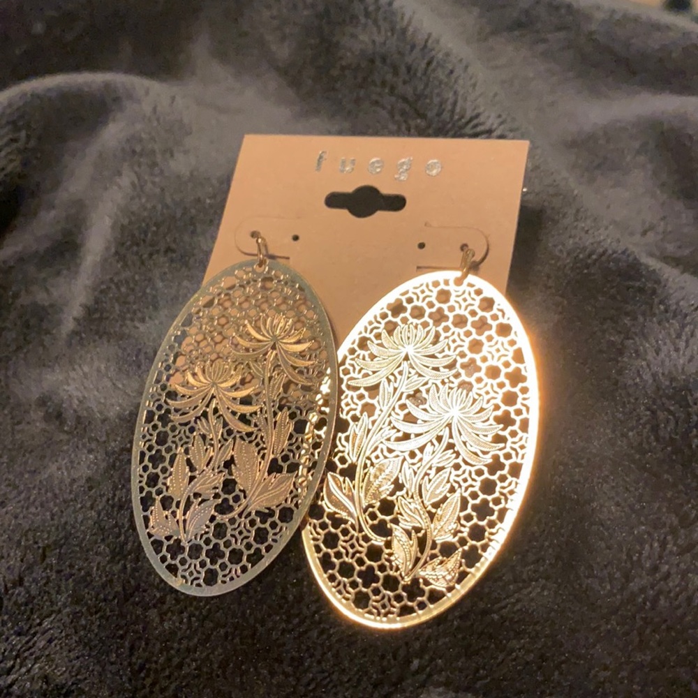 Fuego Gold flower earrings